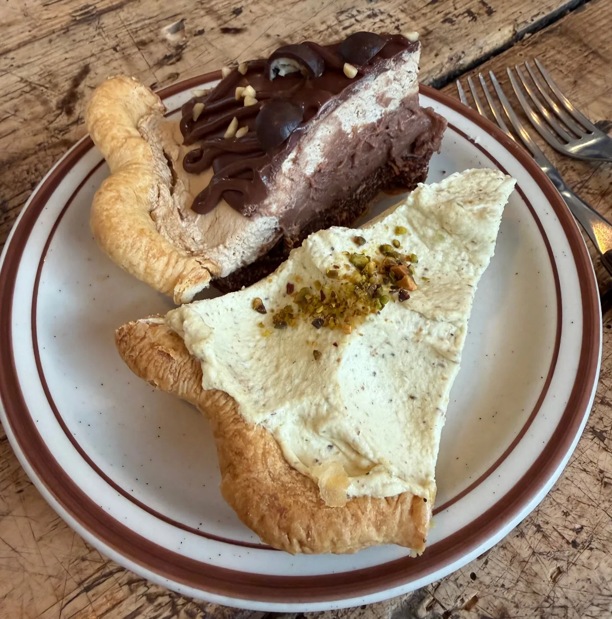 ピスタチオパイとチョコレートのパイ