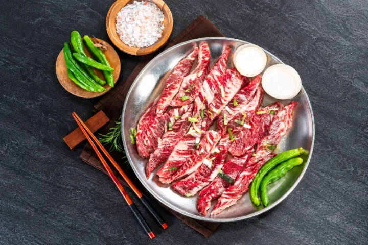 味付け牛カルビ肉の盛り合わせ（400g）