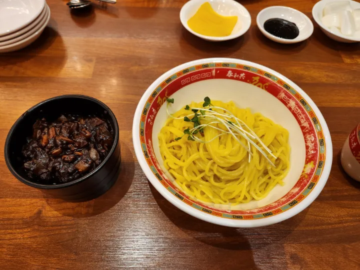 ユニ・ジャージャー麺