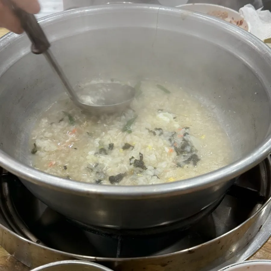 孔陵タッカンマリ 東大門店 — 鍋で煮込む栄養粥