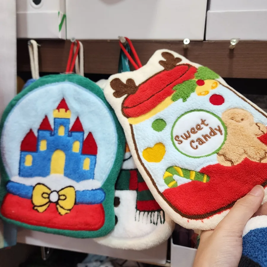 カラフルな刺繍入りタオル