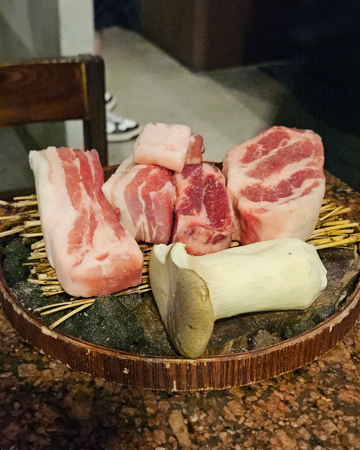 厚切りの豚肉とエリンギ