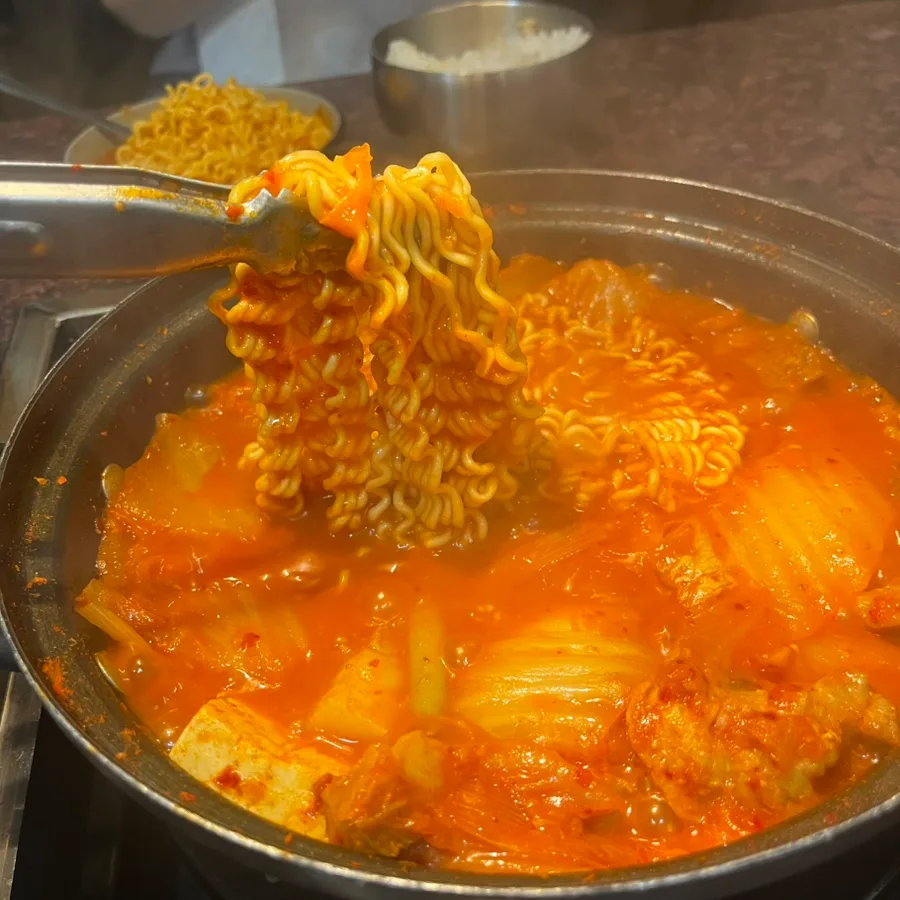 ラーメン入りのキムチチゲ