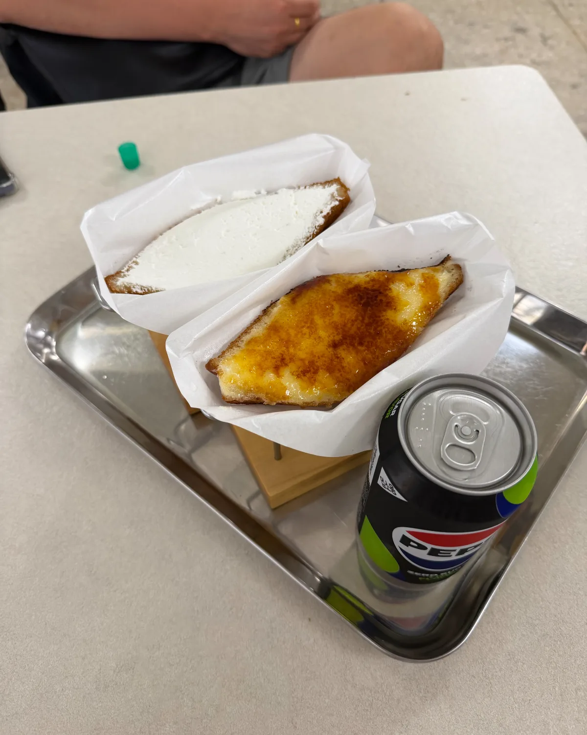 クリーム入りのパン二種類