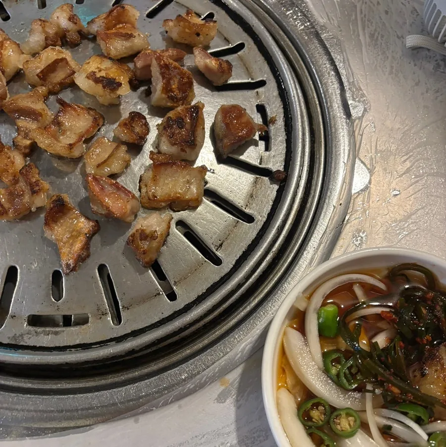 昆布入りのたれと焼けたマクチャン