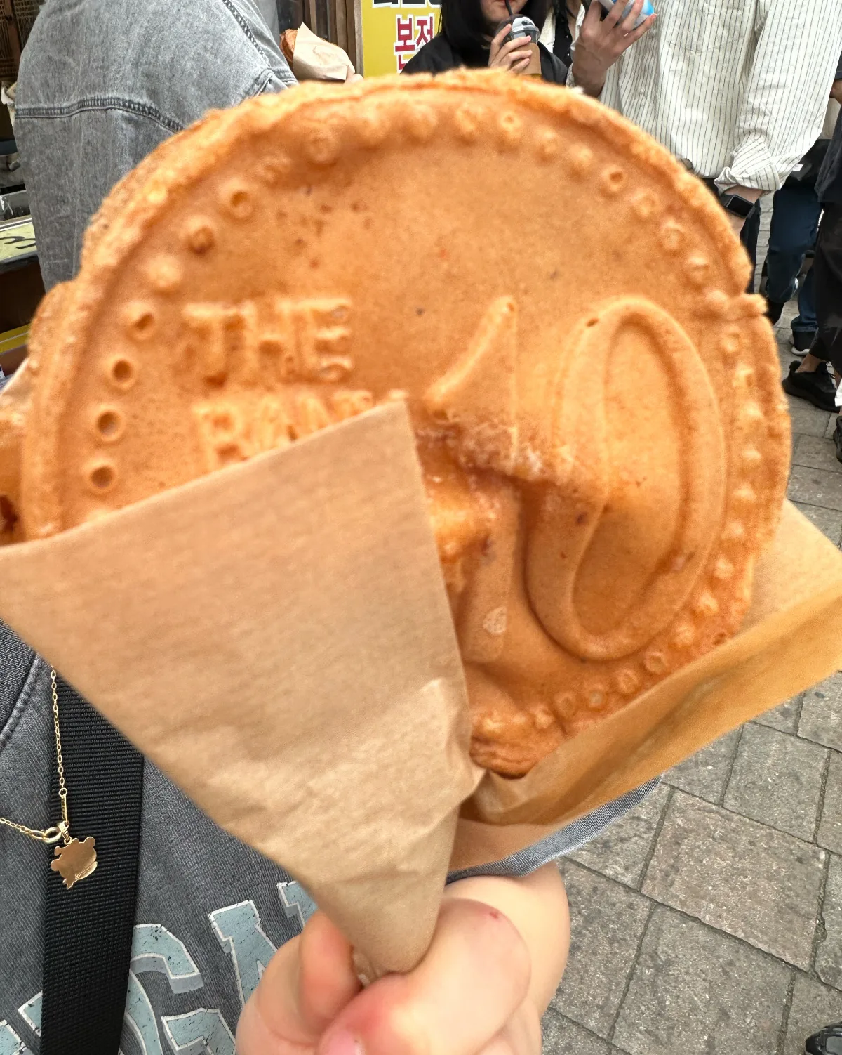 10ウォン硬貨形の焼きたてパン