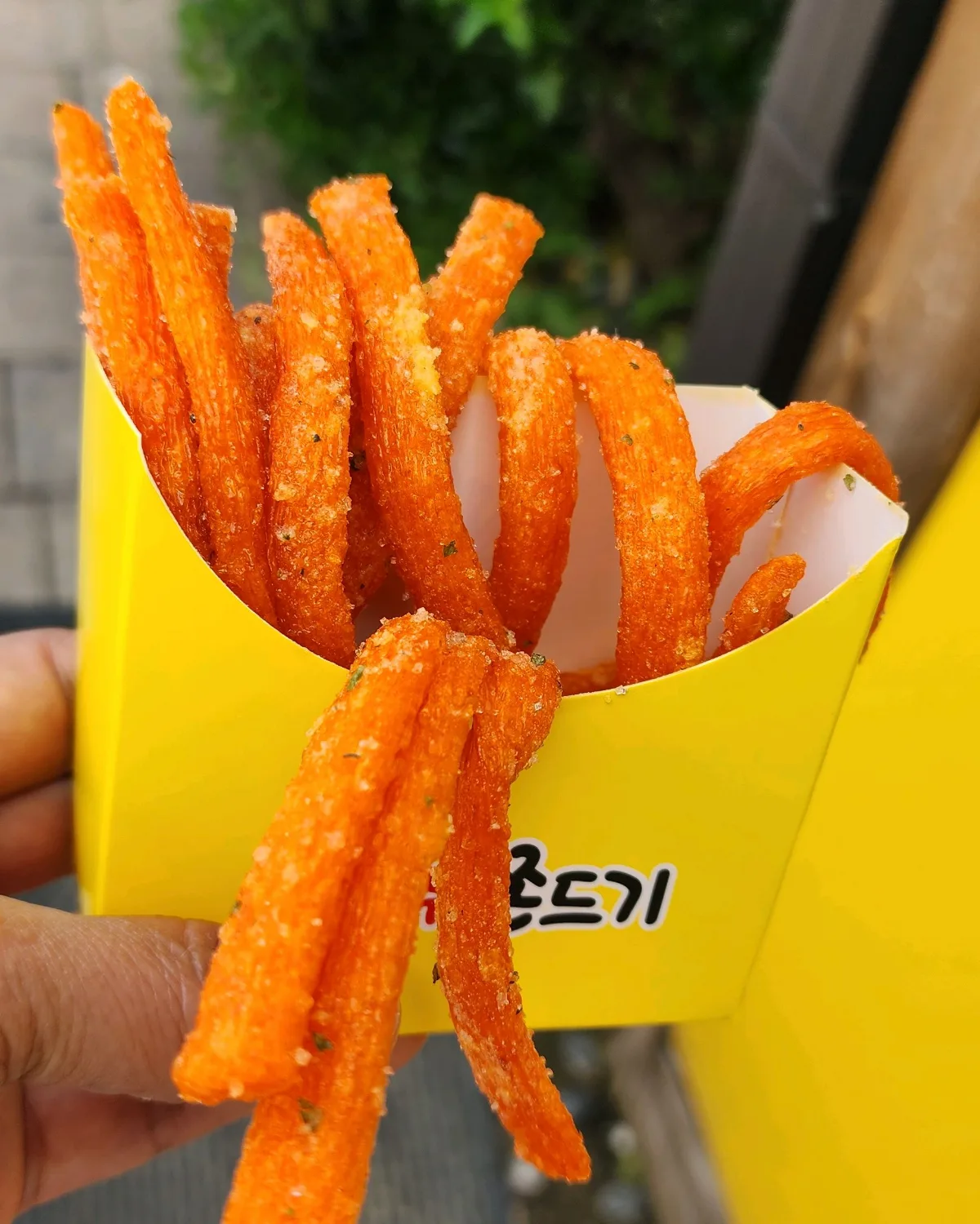 慶州黄金10ウォンパン 本店 — 黄色い紙カップのチョンドゥギ
