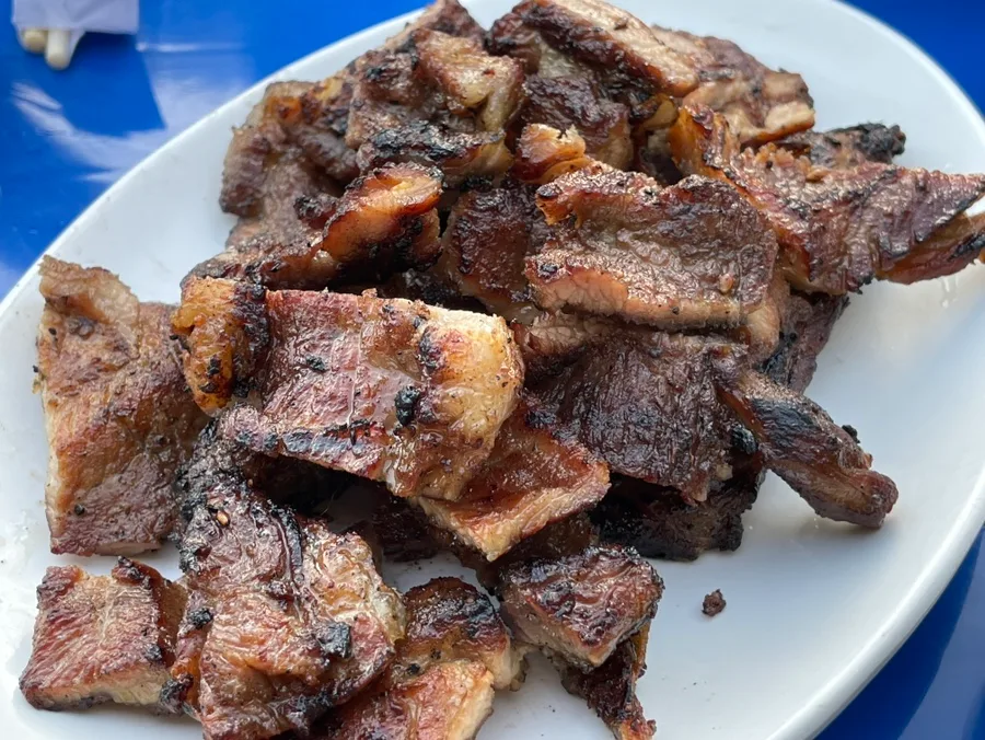 キョンサンドチッ — 焼き色のついた豚カルビ
