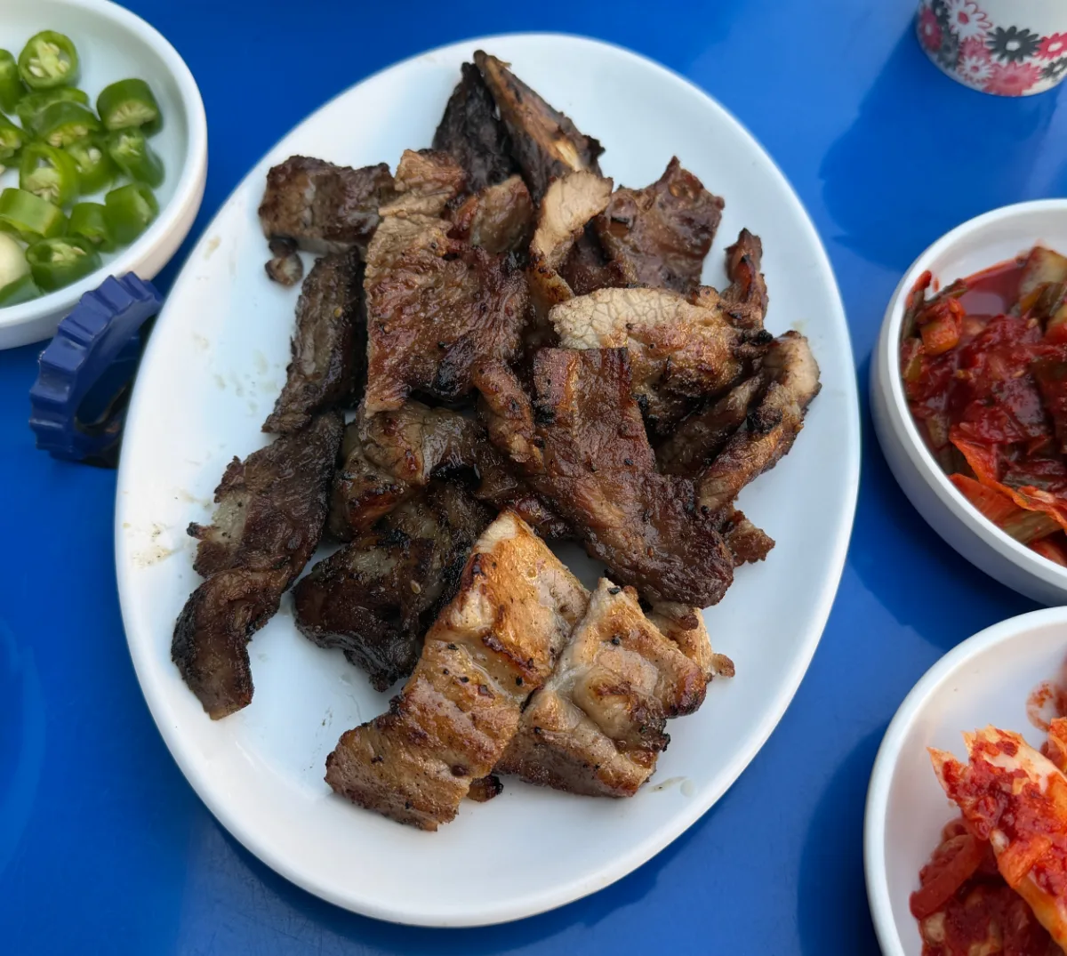 骨付きの肉が混じる豚カルビ