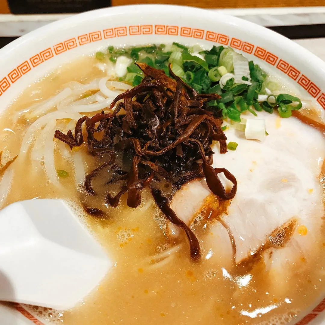 博多文庫 — チャーシューときくらげの豚骨麺