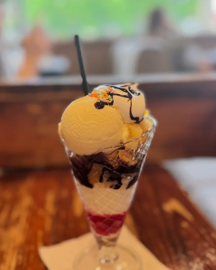 チョコがけアイスのパフェ
