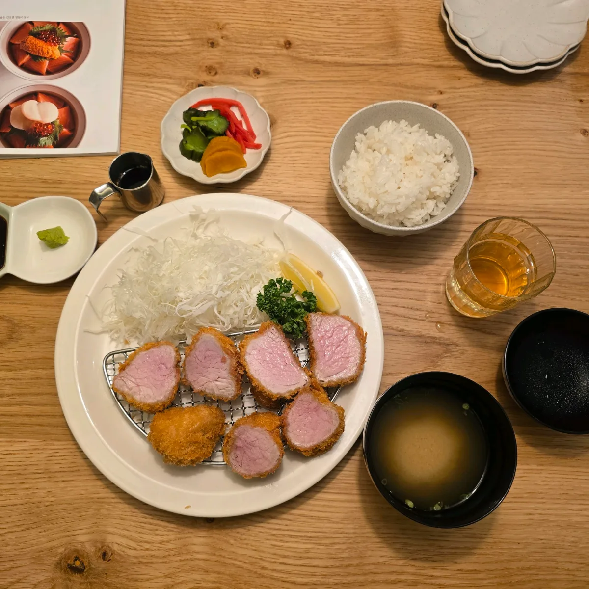 ヒレカツとご飯の食卓