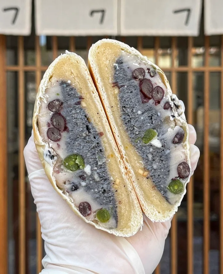 豆を食べた黒牛そぼろ