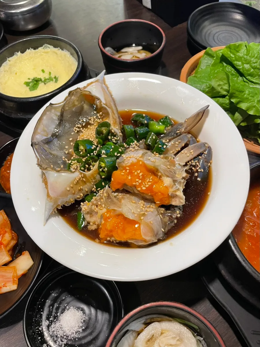 カニと青唐辛子の醤油漬け