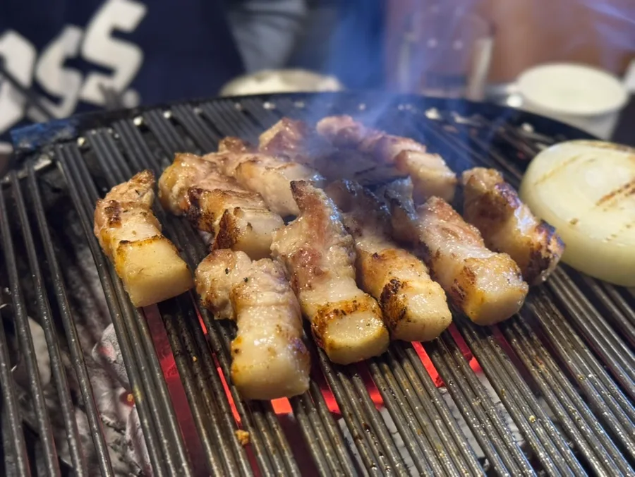 ファギエエ 本店 — 炭火で焼く厚切りの豚バラ肉