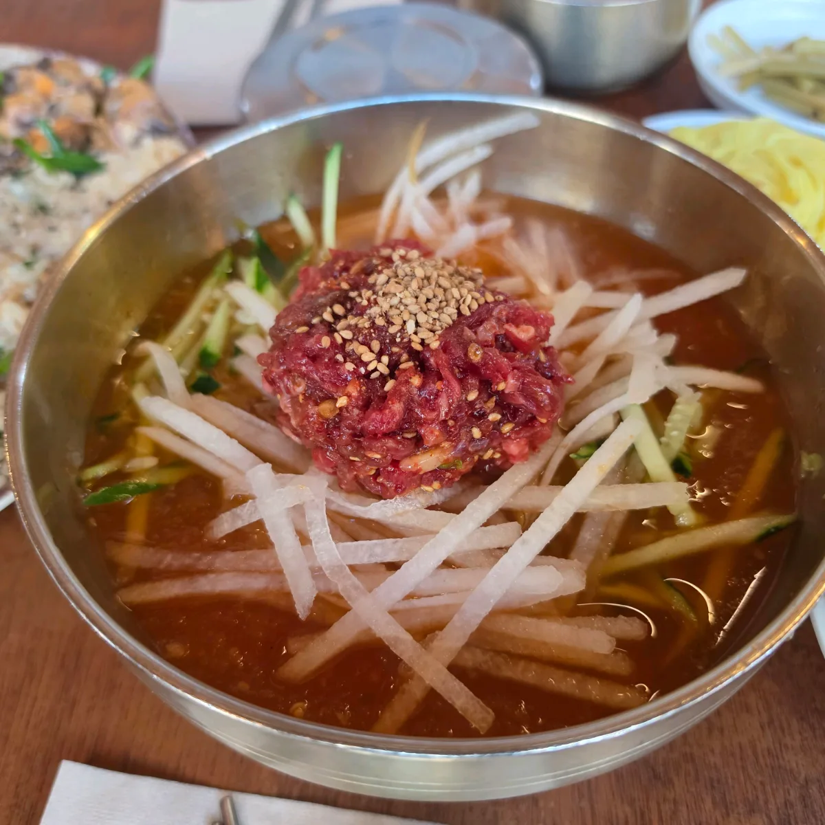 郷花亭 — ユッケと千切り野菜のムルフェ
