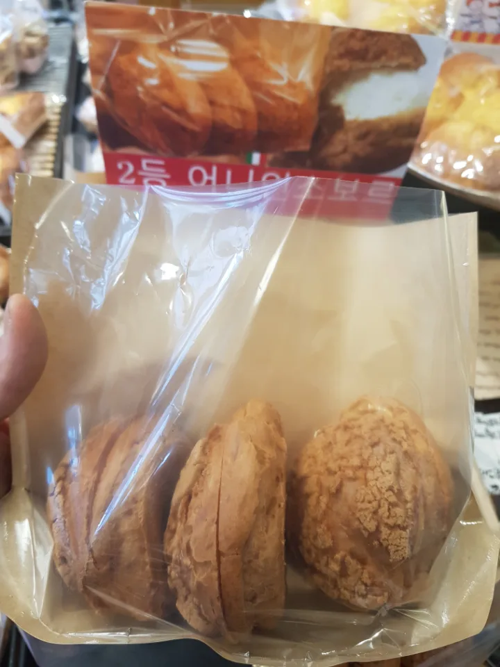 袋に入ったそぼろ状のパン