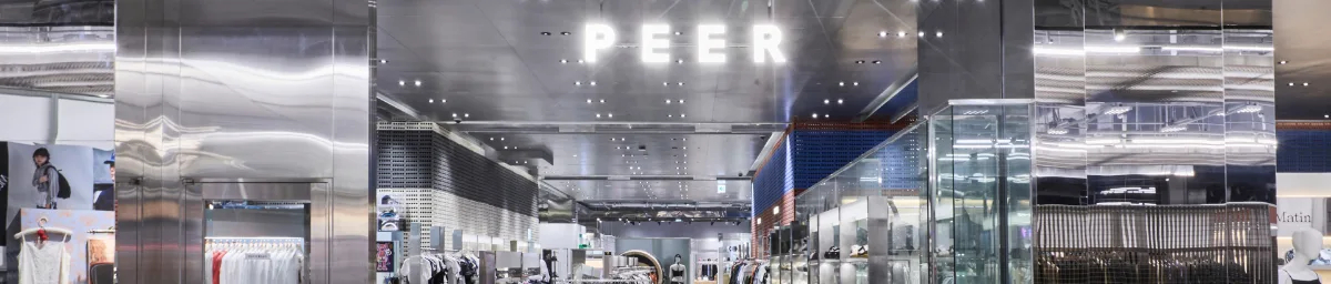 現代アウトレット 東大門店 — 鏡面仕上げのPEER売場