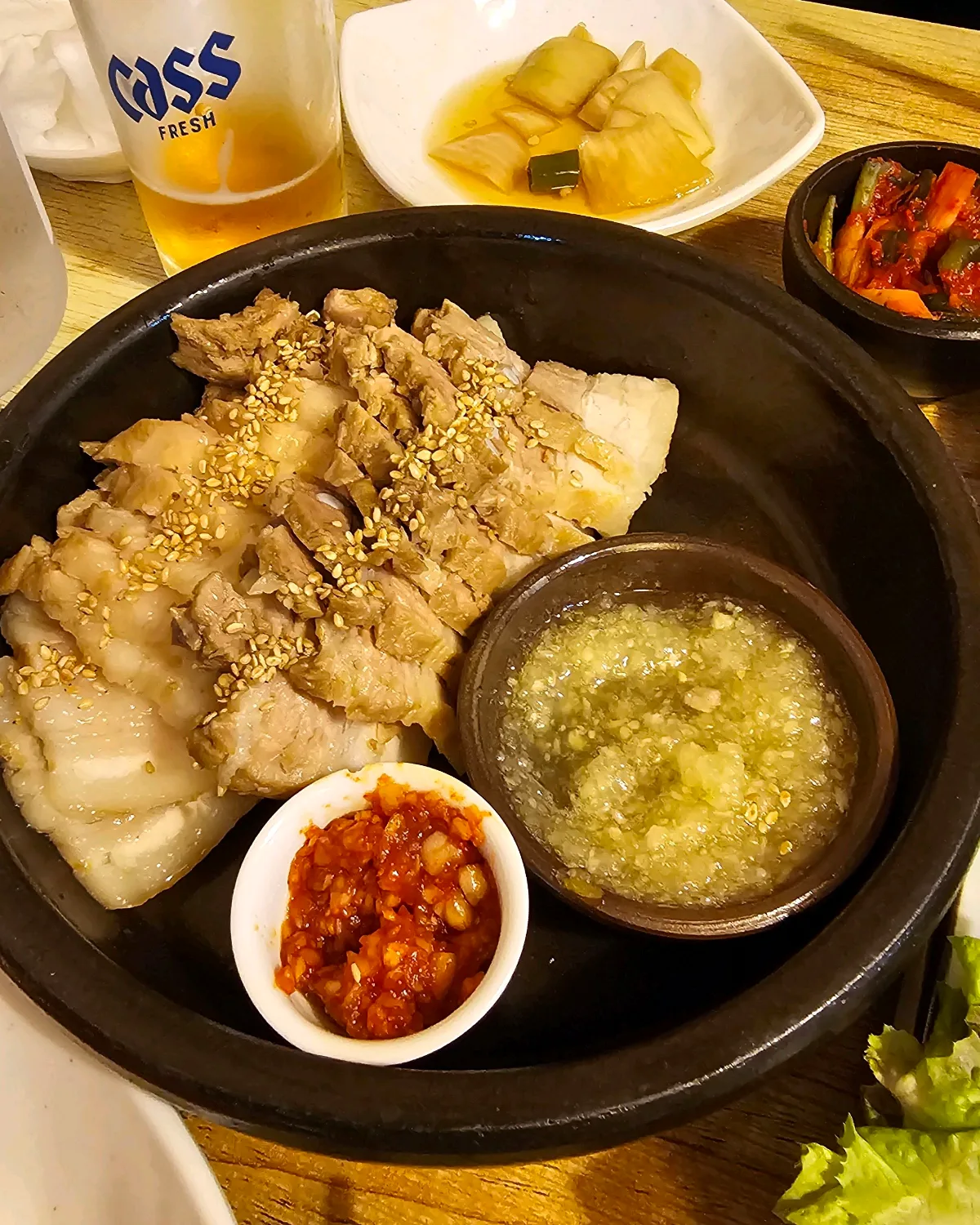 仁寺洞マヌルポッサム — 豚肉と二種類の薬味