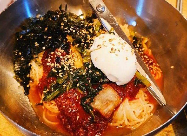 ヨルムビビン麺