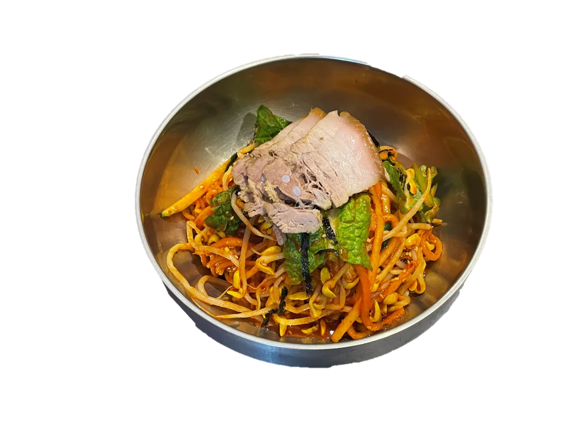 姉妹ククス 本店 — 茹で豚をのせた辛味麺