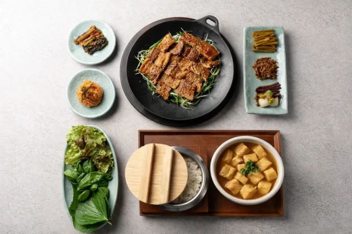 ランチ・黒豚カルビ釜飯定食