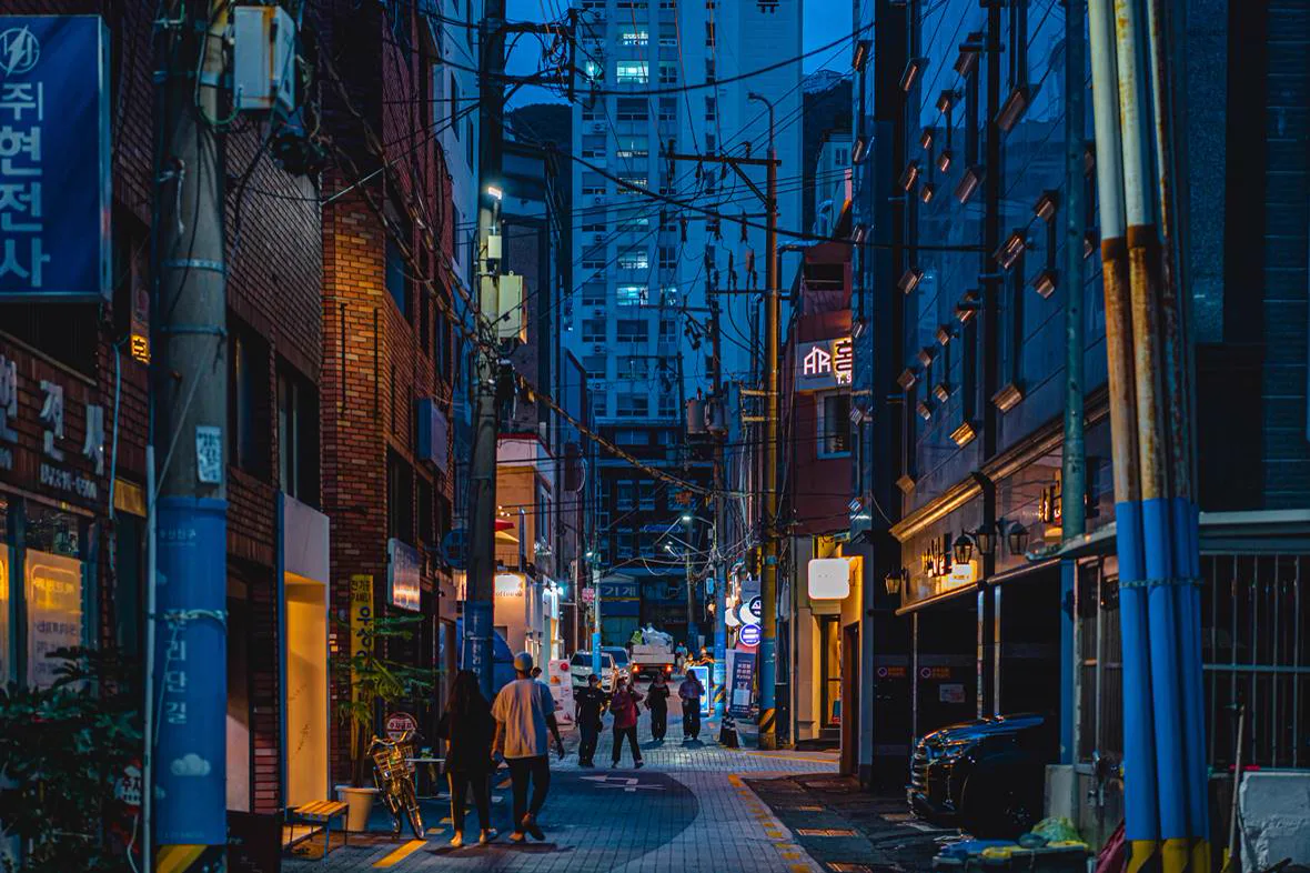 夕暮れの田浦の路地
