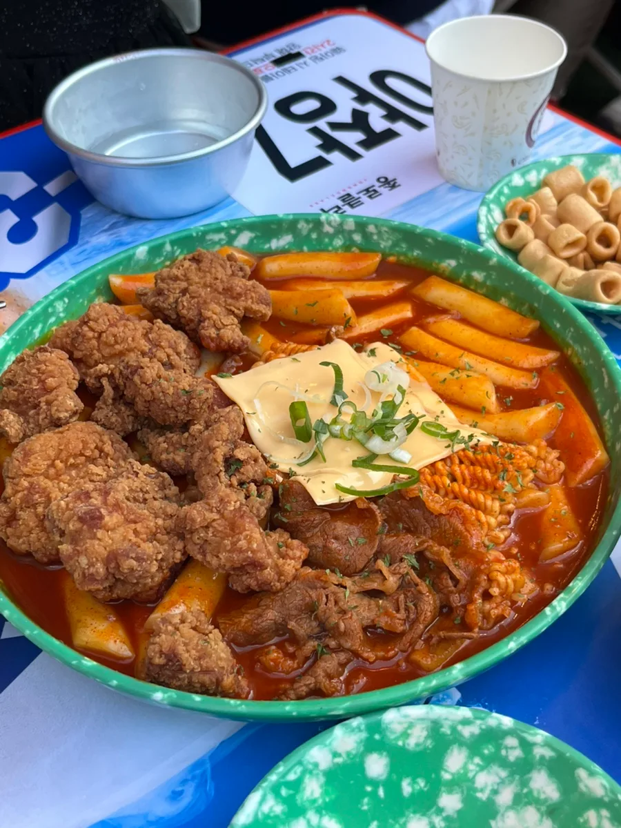 チキンと麺入りトッポッキ
