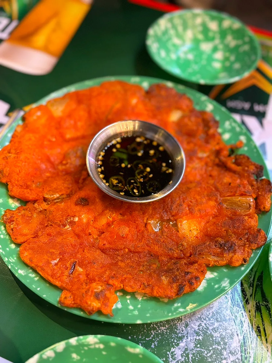 赤く焼けたキムチチヂミ