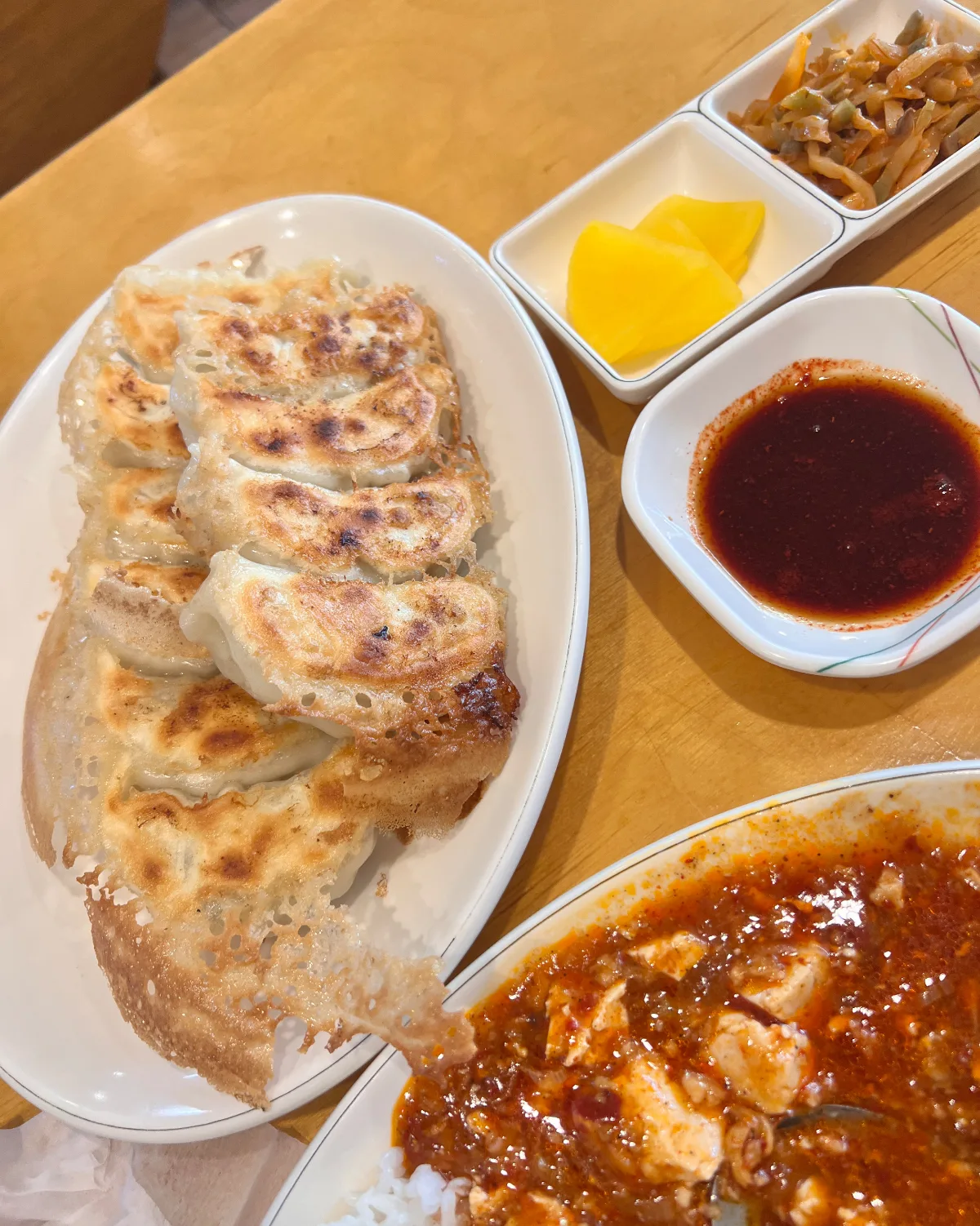 Jonny Dumpling 本店 — 羽根付き焼き餃子と麻婆丼
