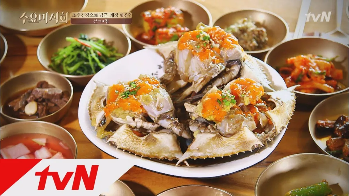 カニの醤油漬けと真鍮の器のおかず(tvN『スヨミシッケ』より)