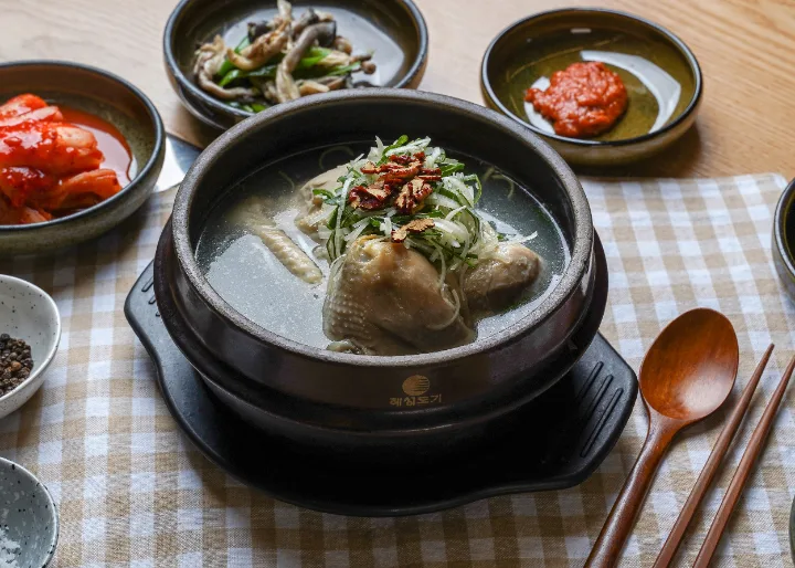 参鶏湯（サムゲタン）