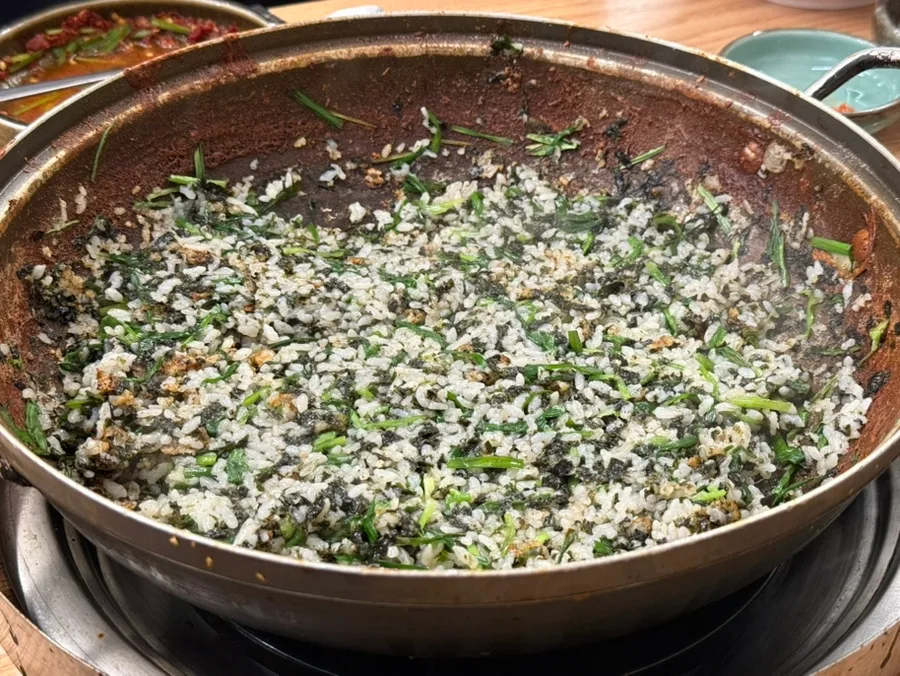クンソンタッカンマリ — 鍋に広がる炒めご飯