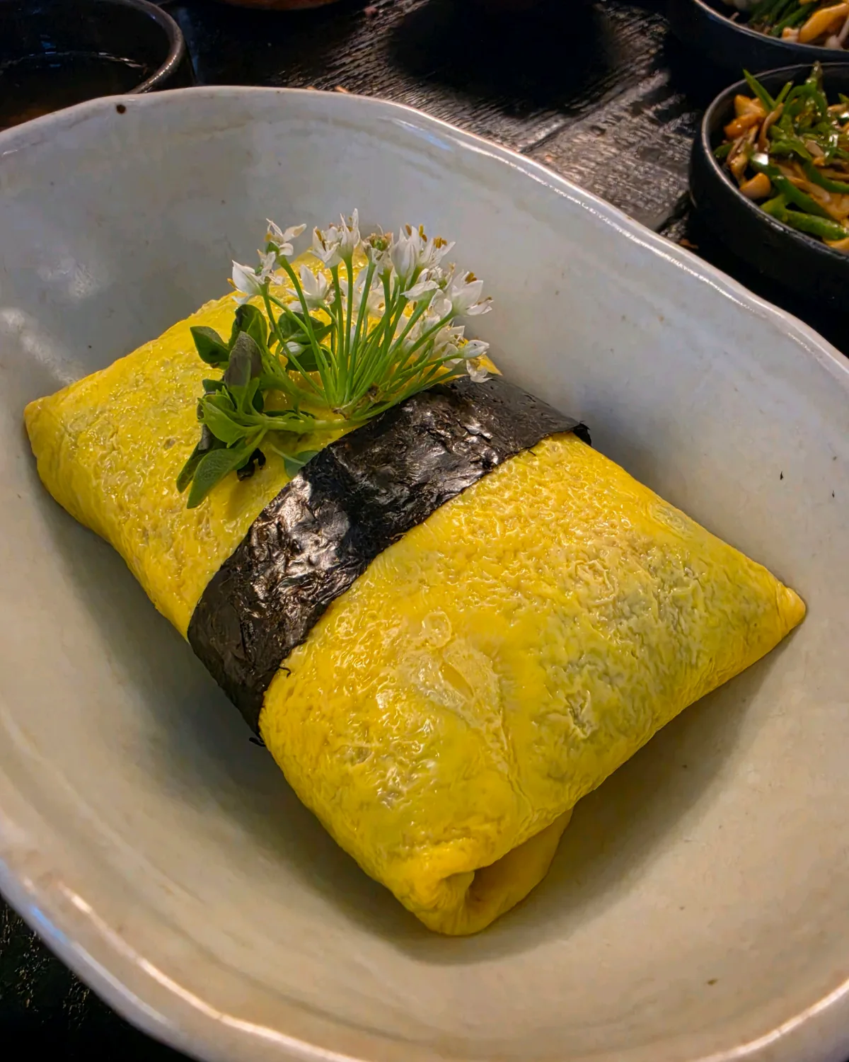 海苔を巻いた卵包みビビンバ