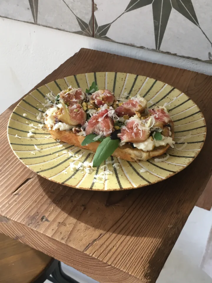 ピスタチオといちじくのサンドイッチ