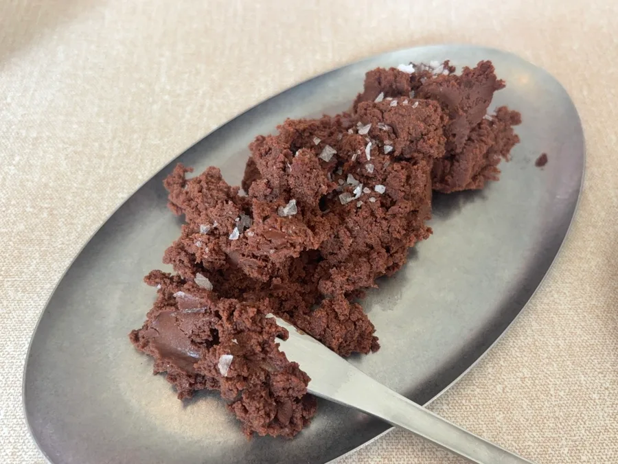 塩をのせたチョコムース