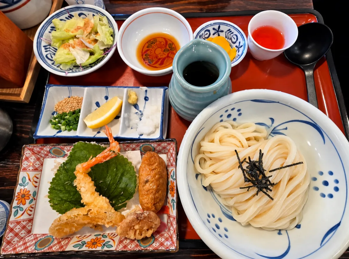 兄弟家 — つゆと天ぷら付きうどん膳