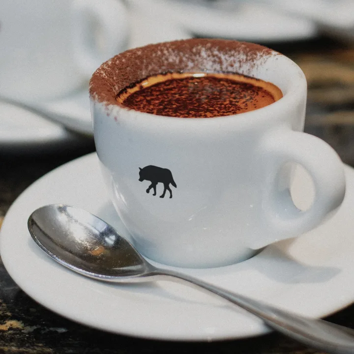 ココアをまとった小さなコーヒー