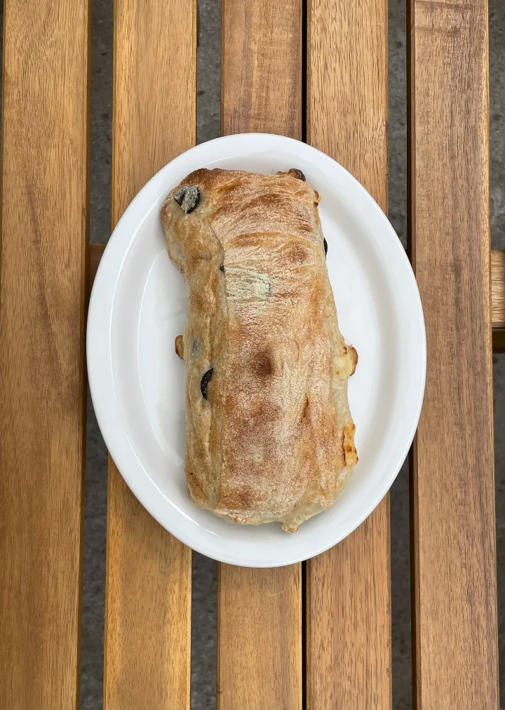 オリーブチーズチャバタ