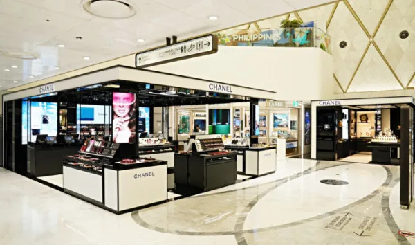 ロッテ免税店 明洞本店 — 化粧品ブランドの売り場