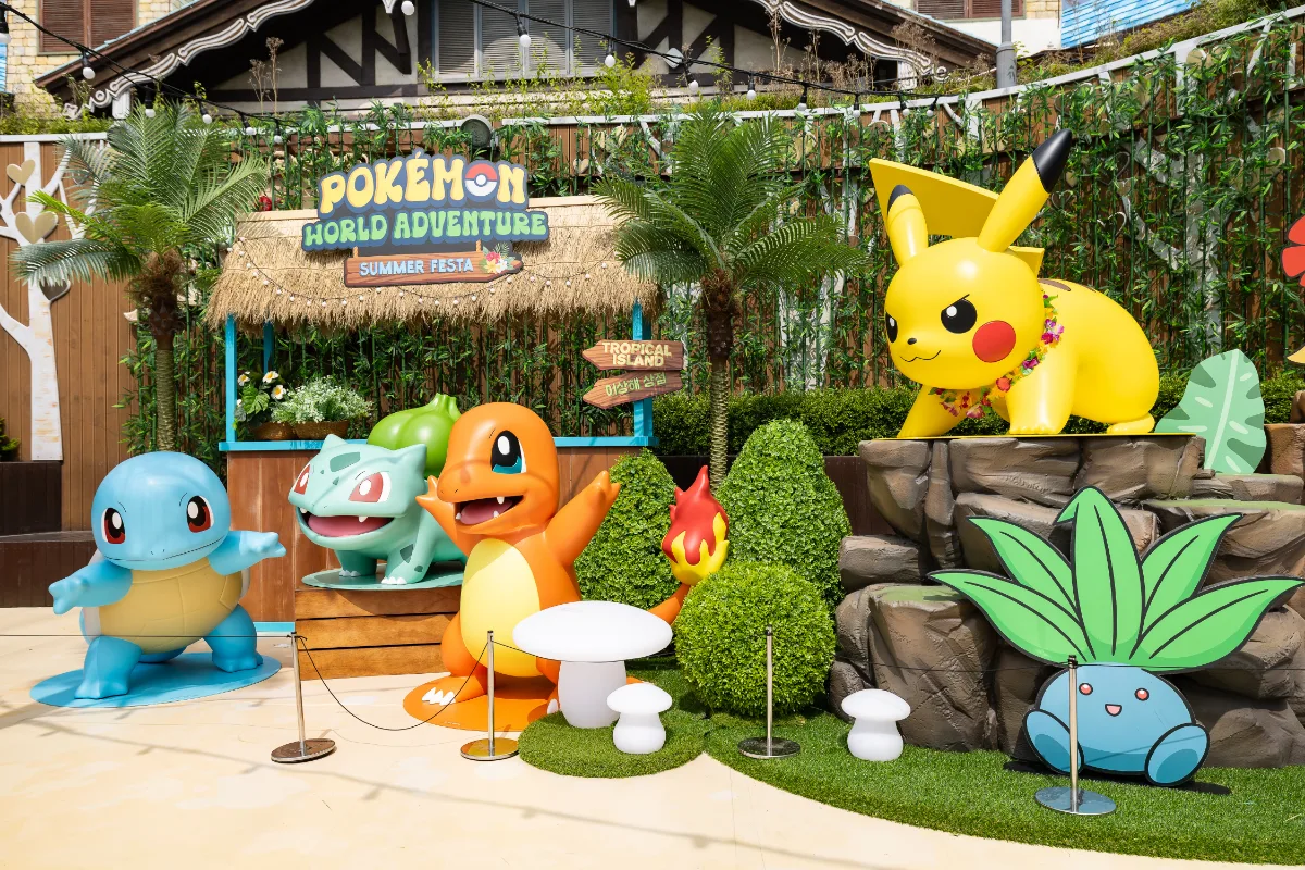 ポケモン像が並ぶ夏の展示