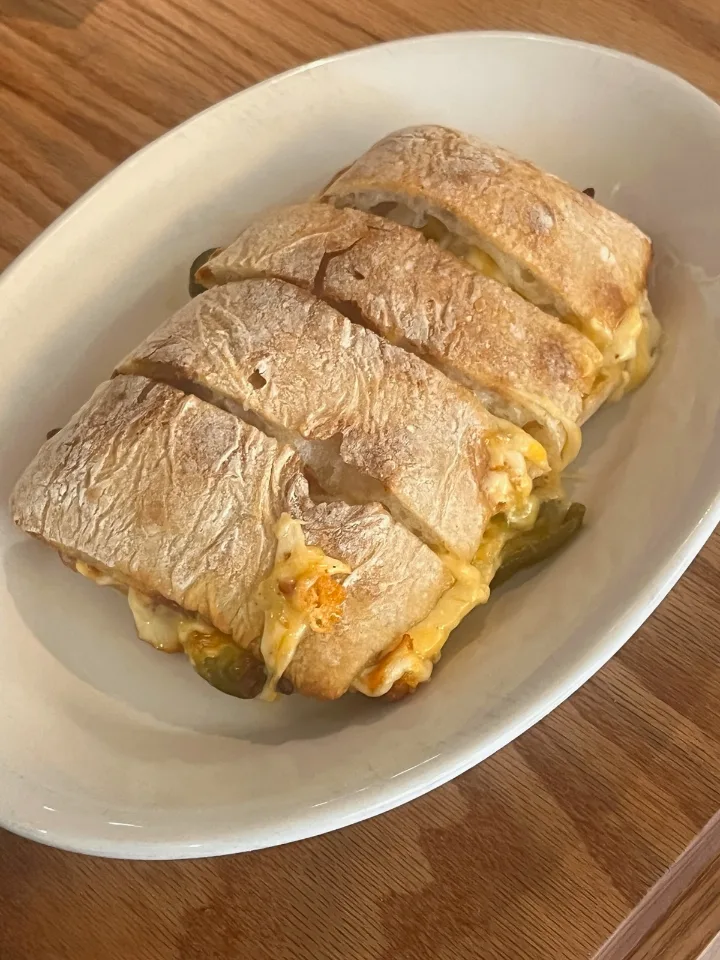 焼き目の付いたチーズサンド