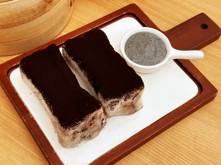 黒ごまモチモチトースト