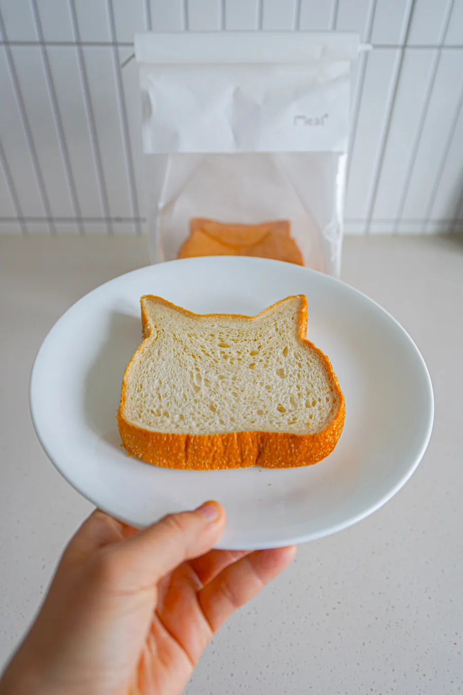 猫の顔形の食パンスライス