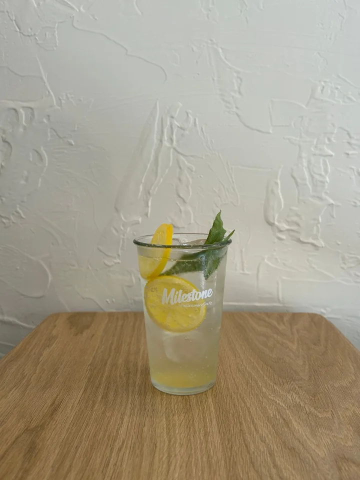 レモンマートルソーダ