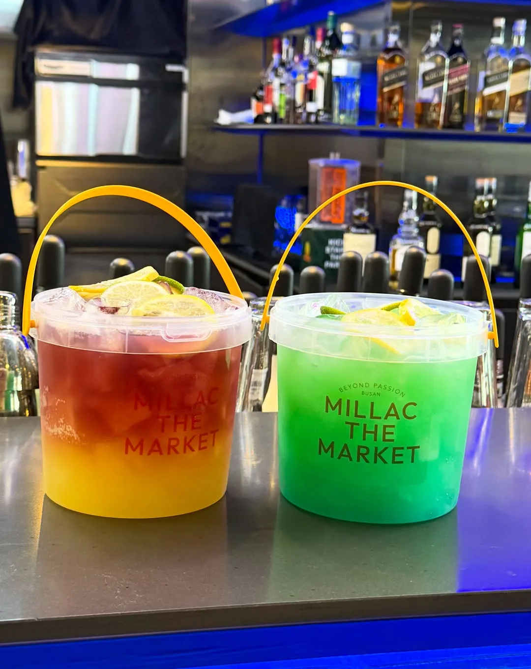 MILLAC THE MARKET — バーに並ぶバケツカクテル