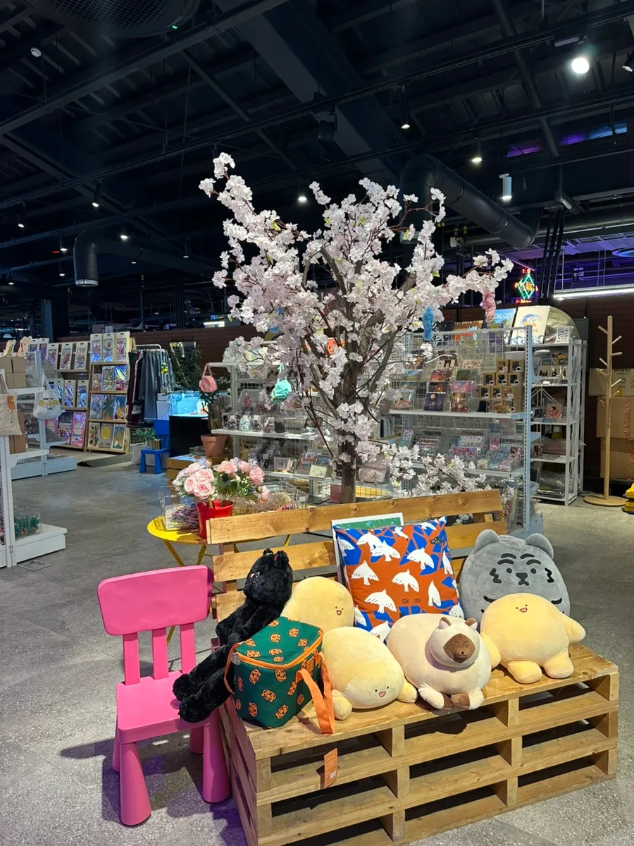 桜飾りとぬいぐるみの売り場