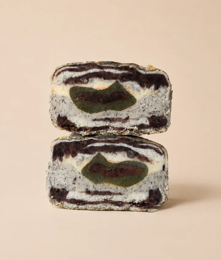 黒ごまときな粉のマンモスパン