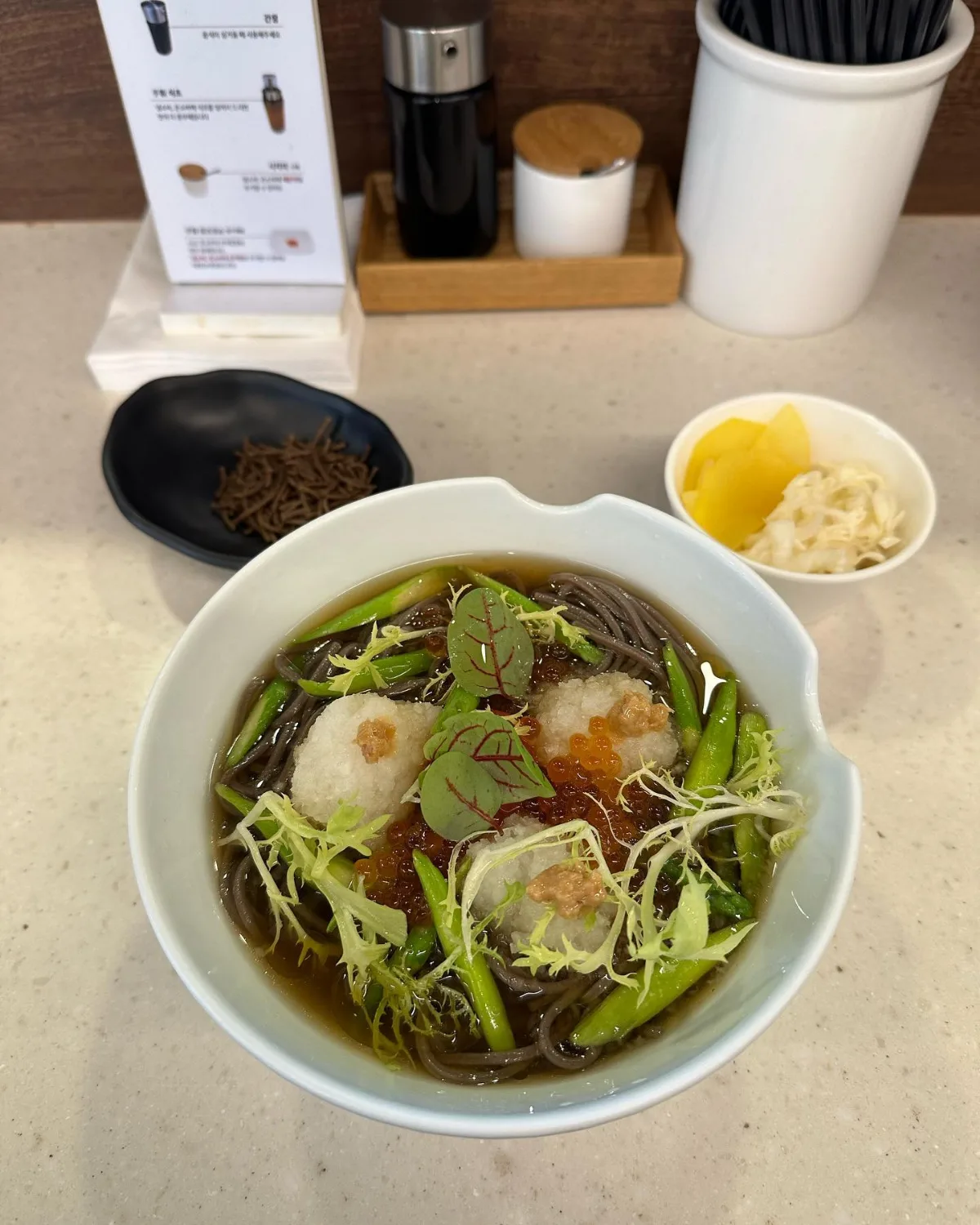 イクラとアスパラ入りそば