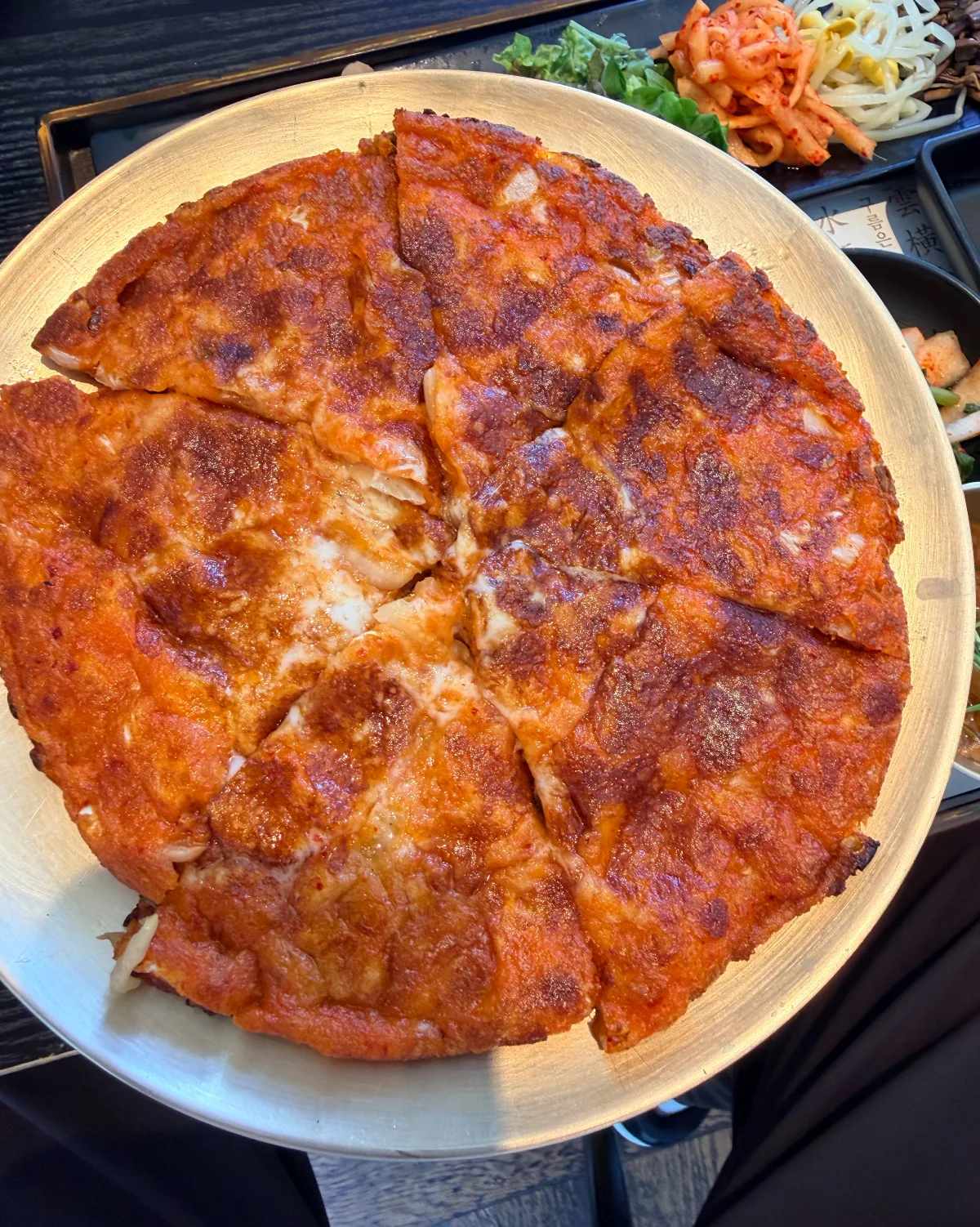 こんがり焼けたチーズキムチチヂミ